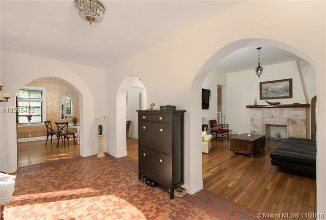 723 Escobar Ave - Photo 1