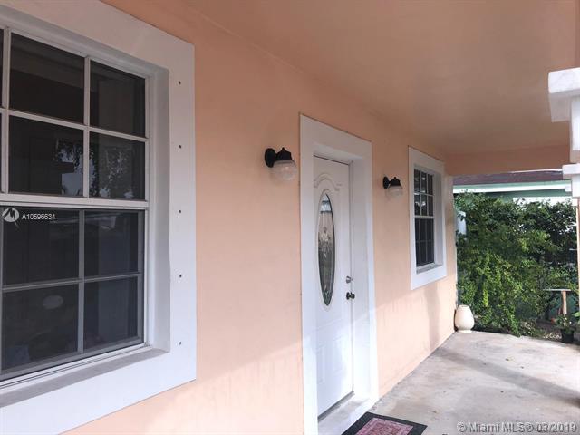 451 37th St - Photo 1