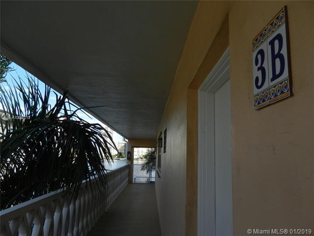 450 Golden Isles Dr - Photo 1