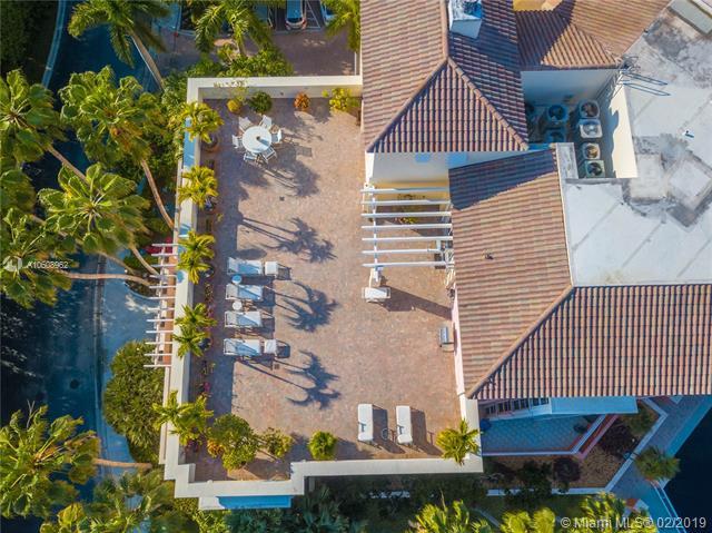 737 Crandon Blvd - Photo 1