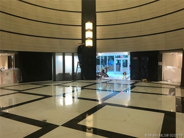 300 Pointe Dr - Photo 1