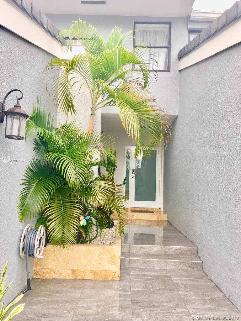 245 Poinciana Dr - Photo 1
