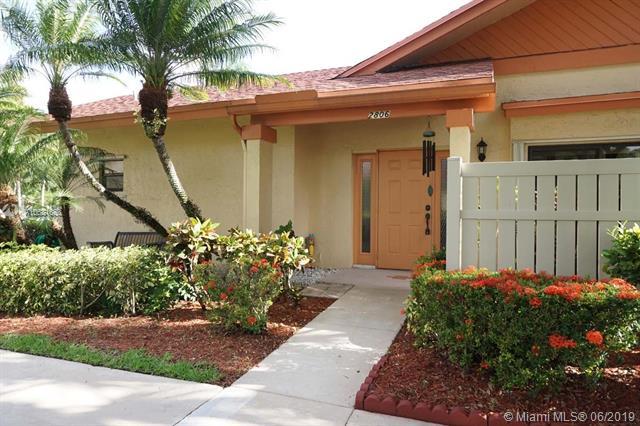 2806 Carambola Cir - Photo 1