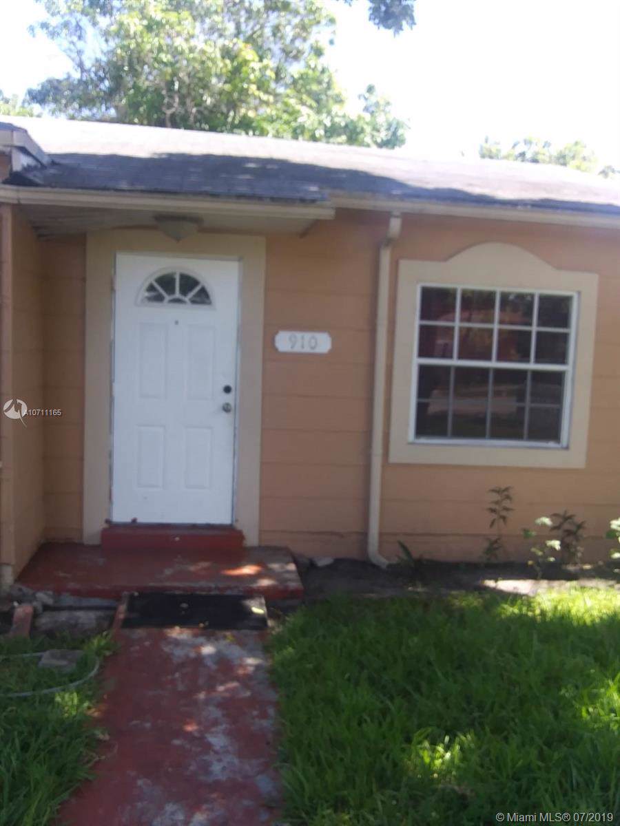 910 121st St - Photo 1