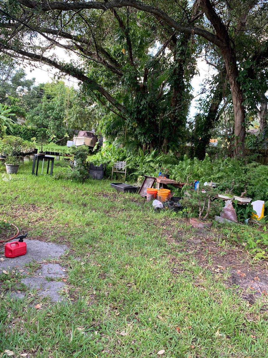 1425 33rd Ct - Photo 1