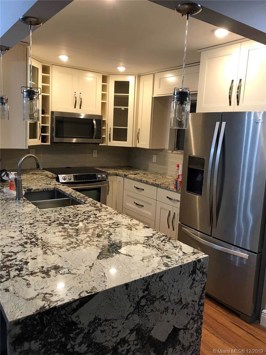 395 Laurel Dr - Photo 1