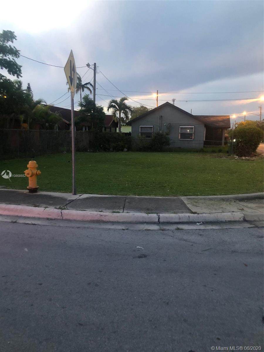 542 4th Ave - Photo 1
