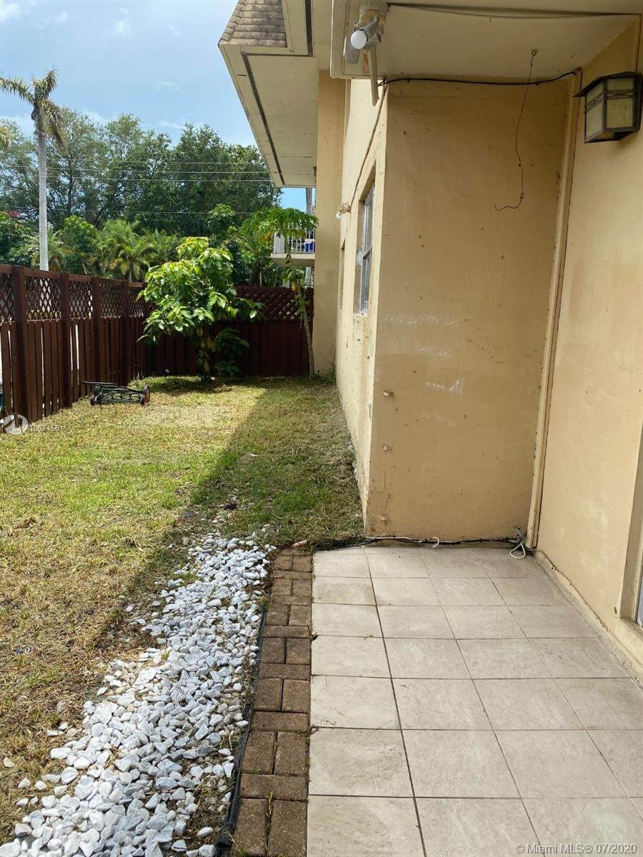 8601 94th St - Photo 1