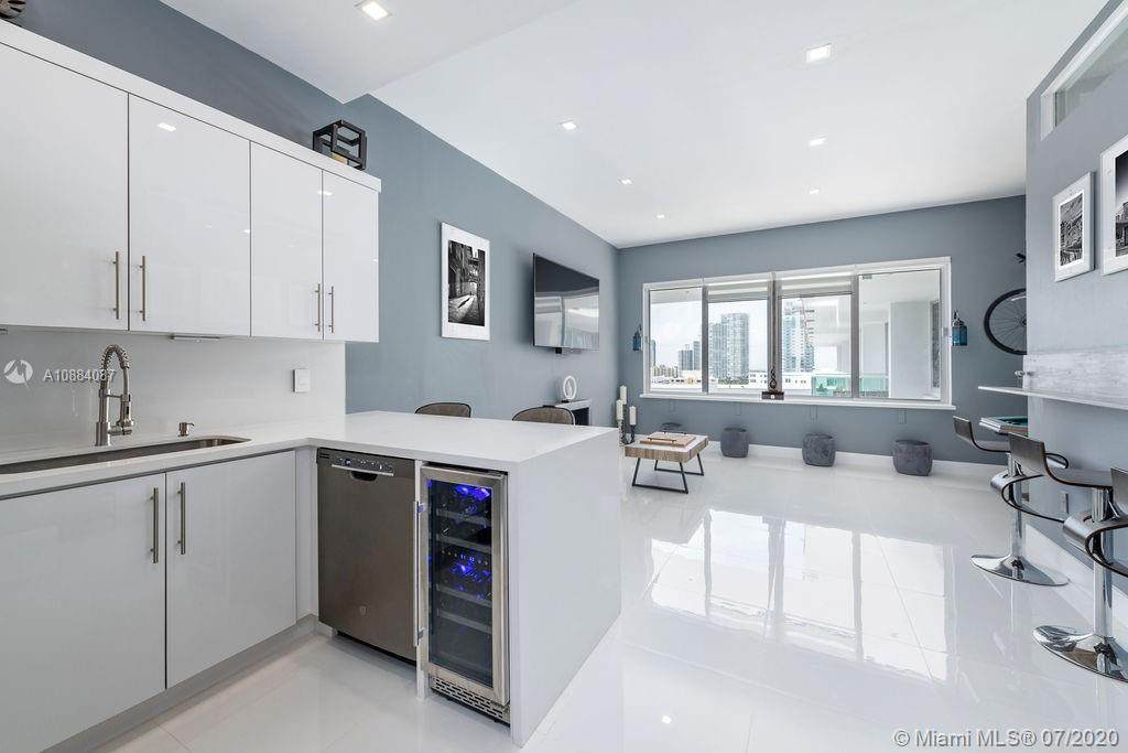 1000 West Ave - Photo 1