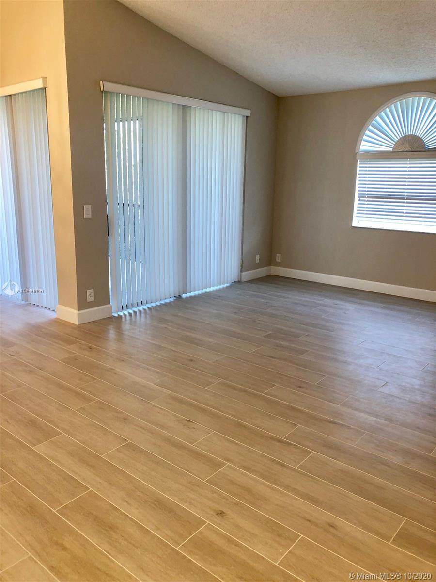 10690 14th St - Photo 1