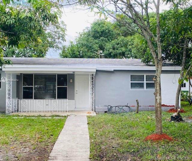 930 29th Way - Photo 1