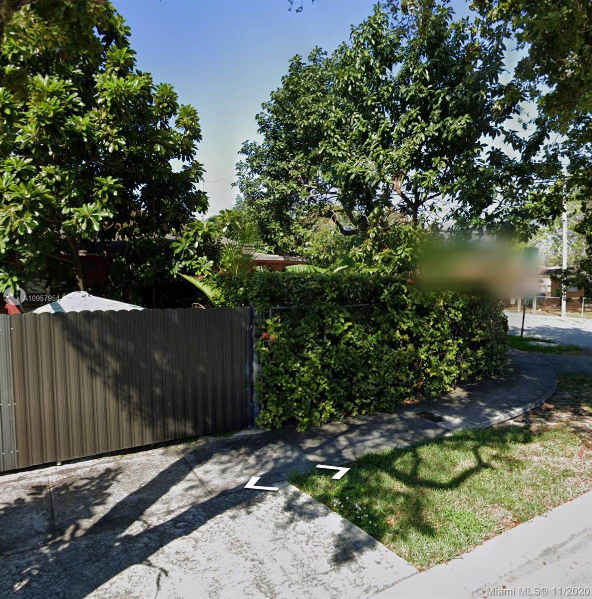 800 57th St - Photo 1