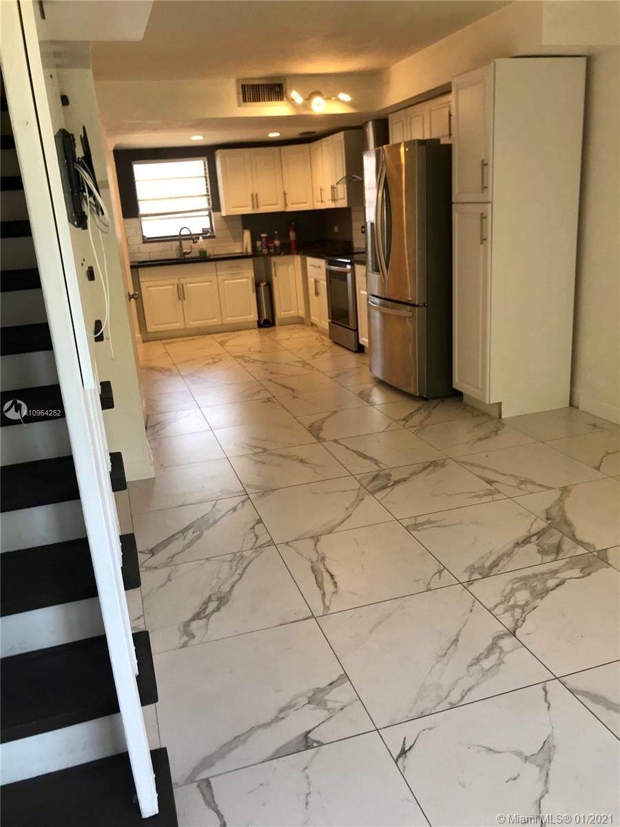 465 Swallow Dr - Photo 1