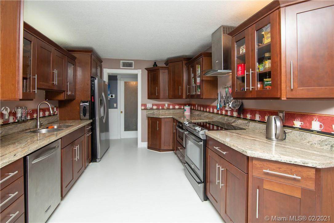 106 Lake Emerald Dr - Photo 1