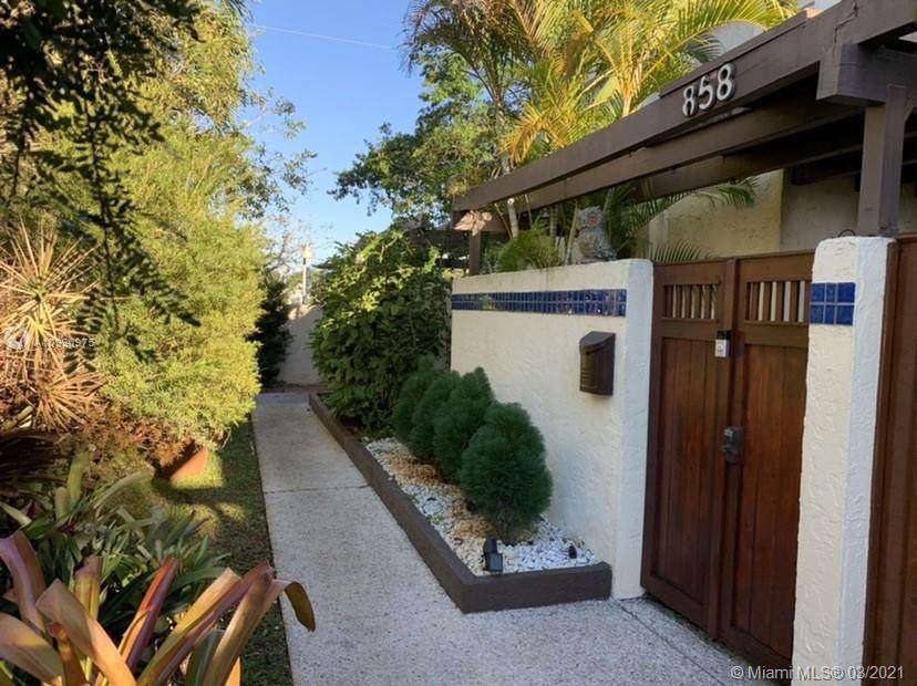 858 20th Dr - Photo 1