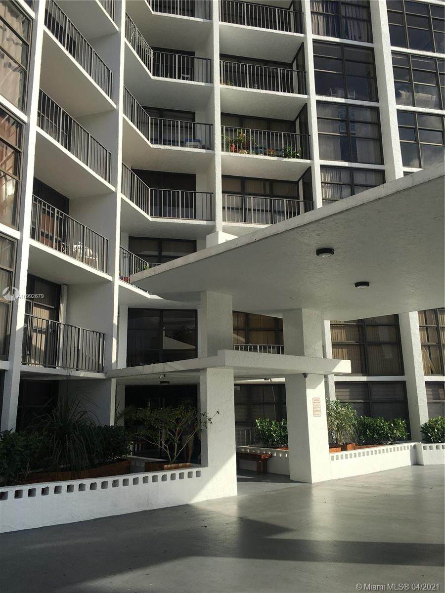 400 Leslie Dr - Photo 1