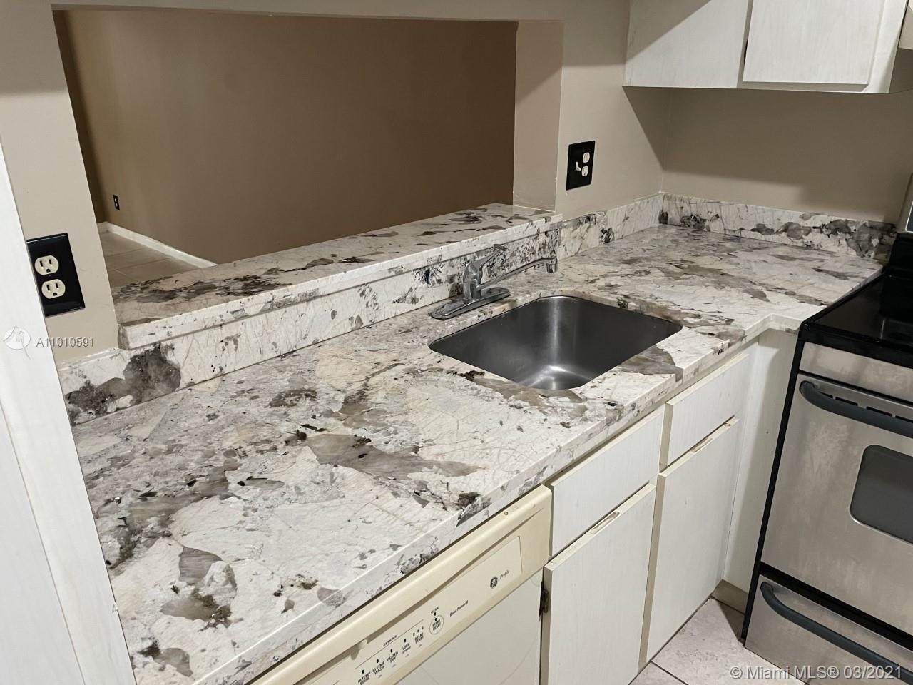 3568 University Dr - Photo 1