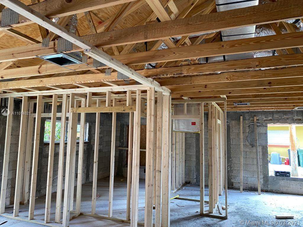 421 Evanston Cir - Photo 1