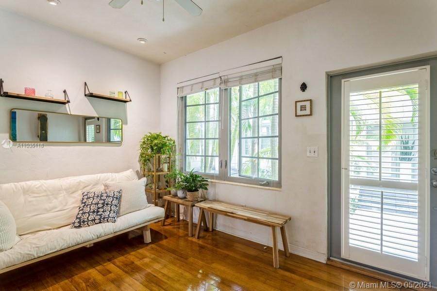 727 Jefferson Ave - Photo 1