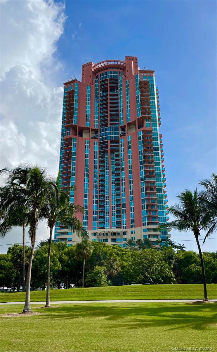 300 Pointe Dr - Photo 1