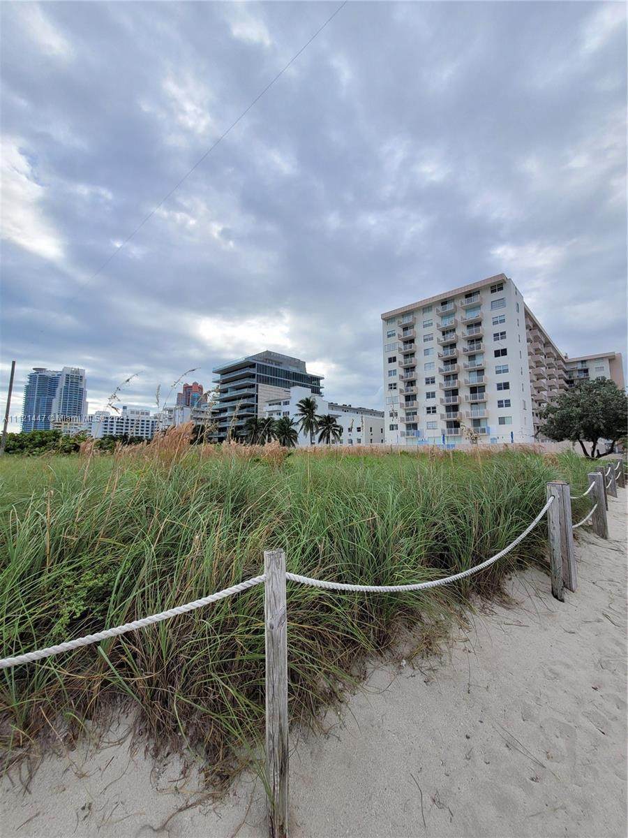 345 Ocean Dr - Photo 1