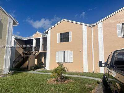 1017 Washington Cir - Photo 1