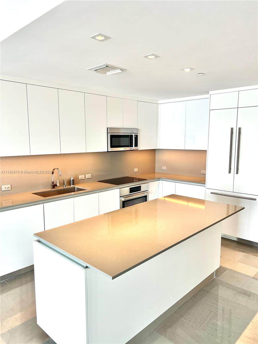 88 7 St - Photo 1