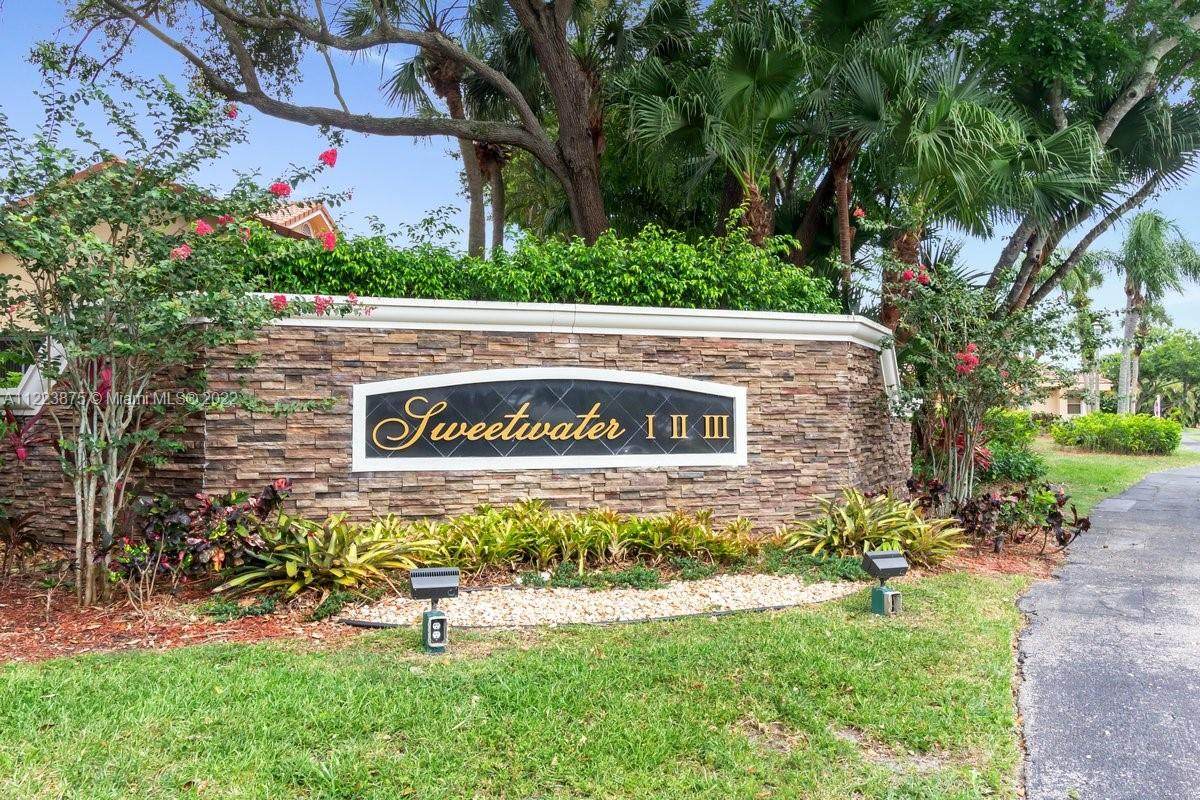 10870 Lakemore Ln - Photo 1