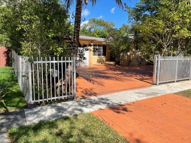 185 120th St - Photo 1