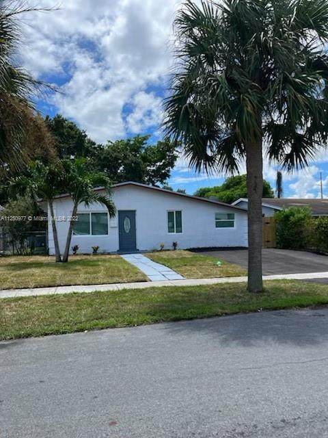 749 3rd Pl - Photo 1