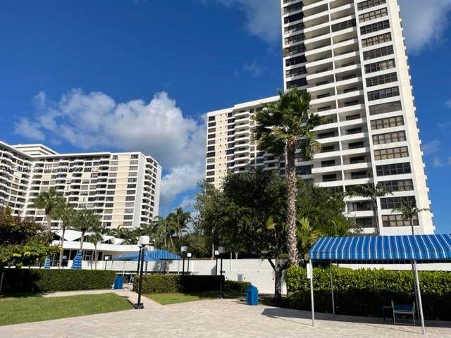 2500 Parkview Dr - Photo 1