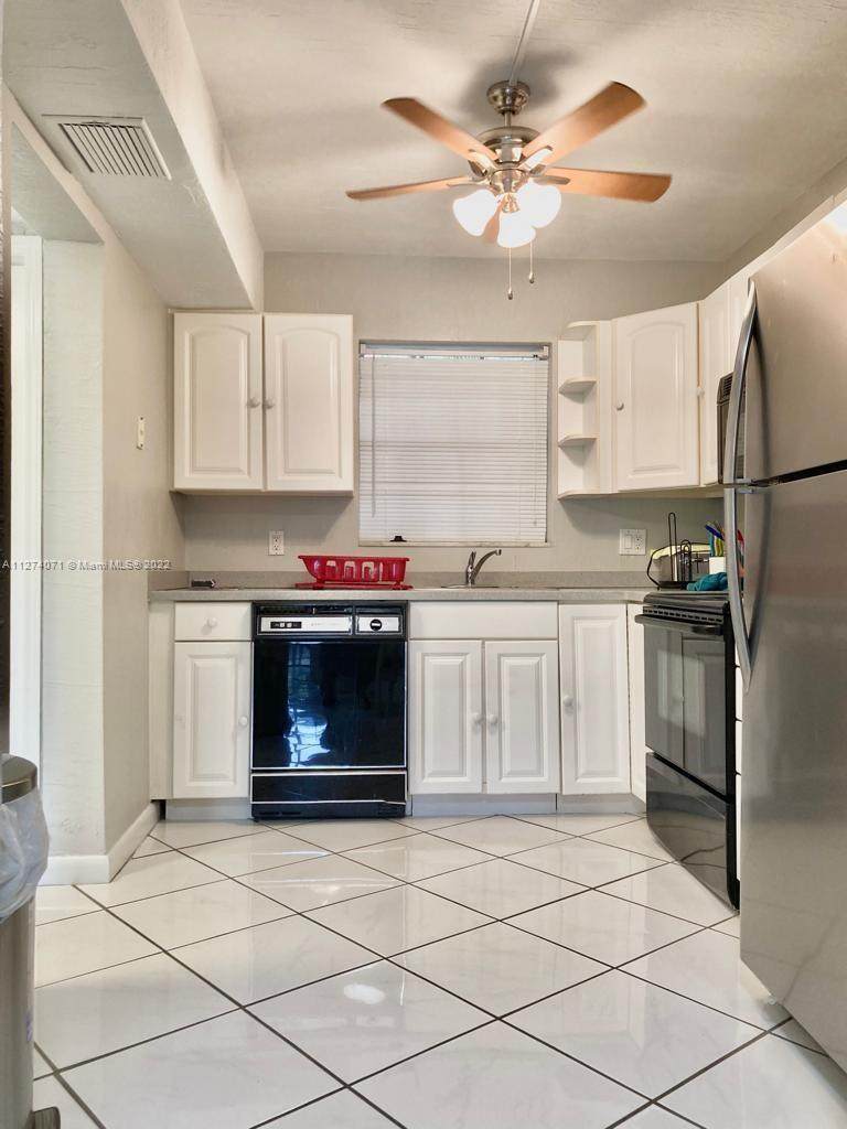 610 Tennis Club Dr - Photo 1
