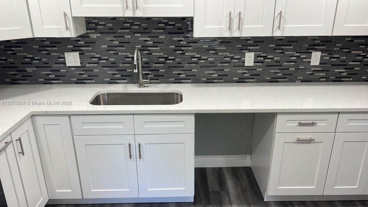 3980 Oaks Clubhouse Dr - Photo 1