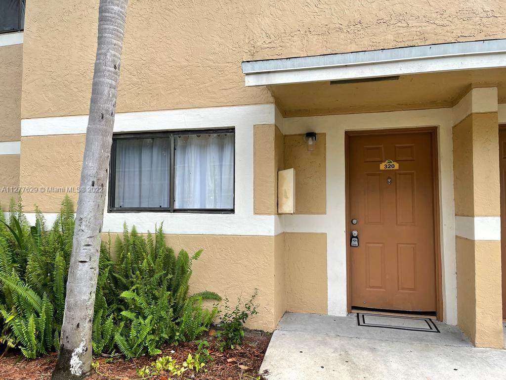 320 Palm Cir E - Photo 1