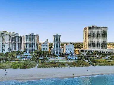 2457 Collins Ave - Photo 1