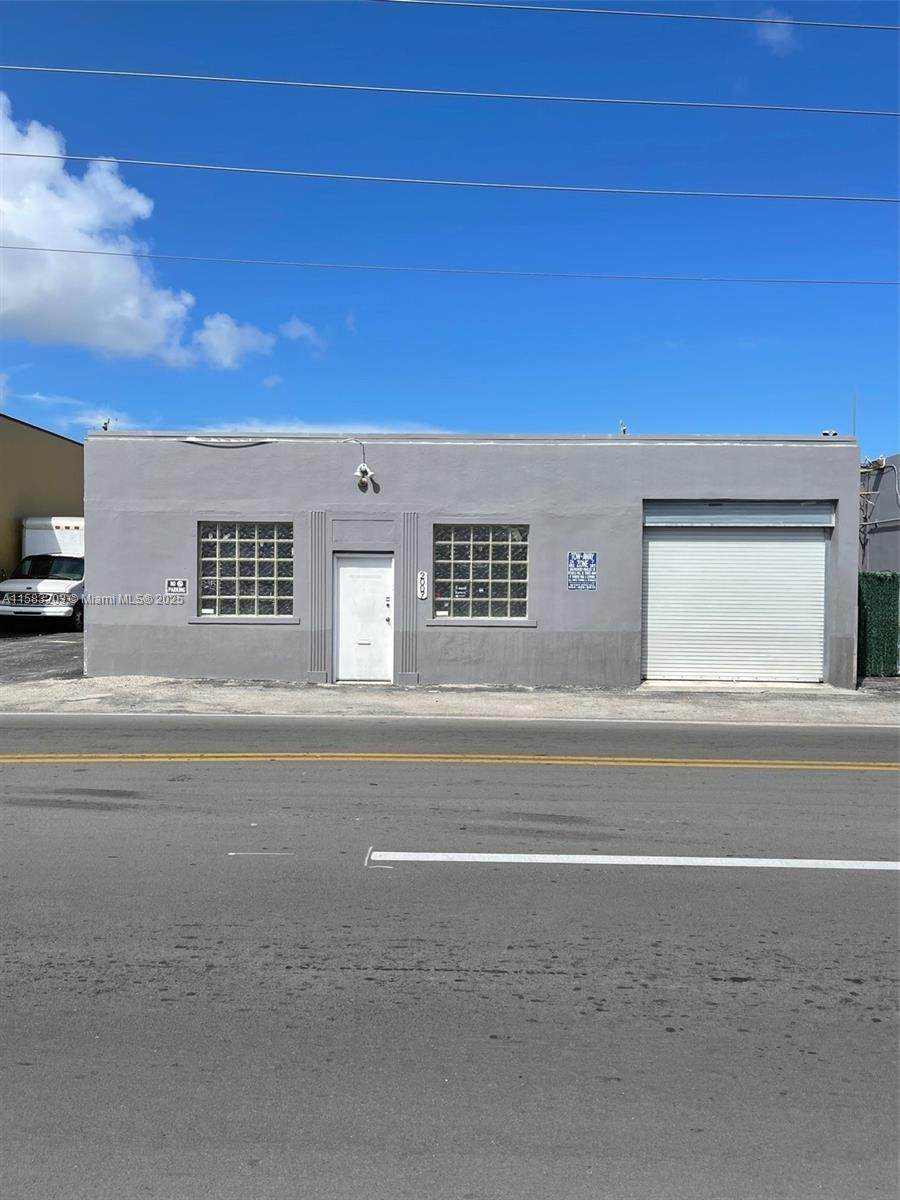 2007 Johnson St - Photo 1