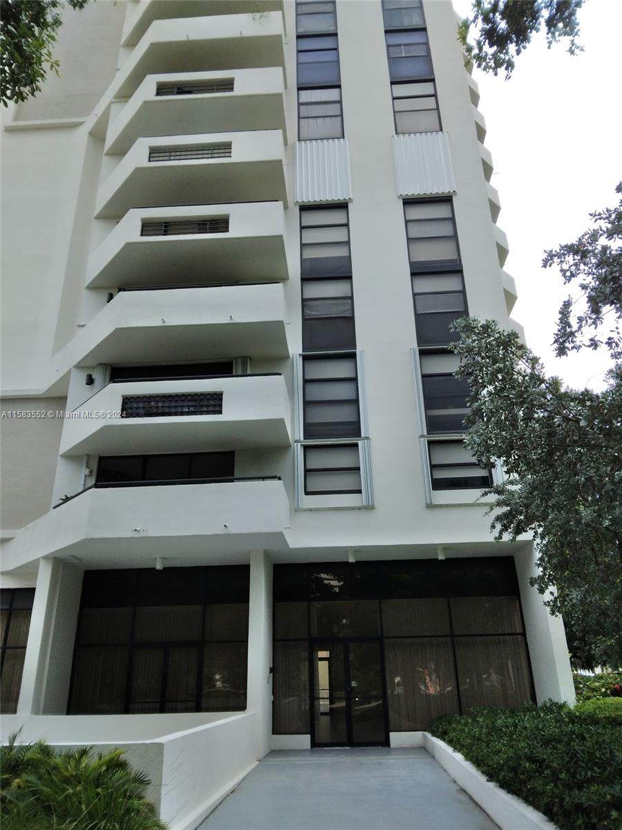 911 Ponce De Leon Blvd - Photo 1