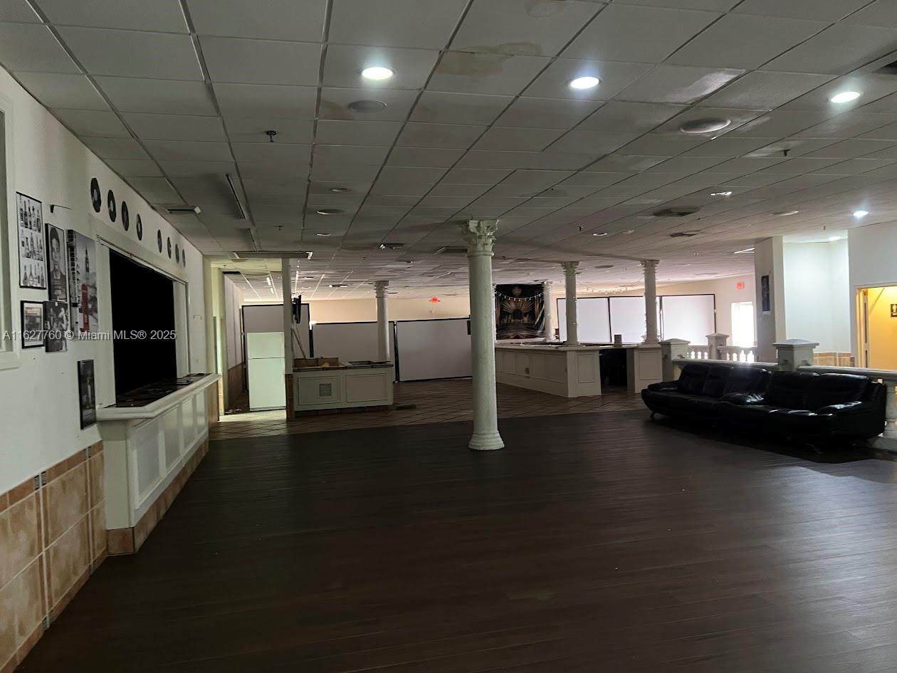 16805 12th Ave - Photo 1