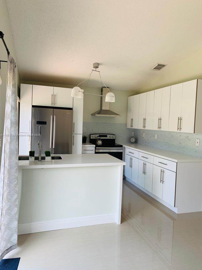 https://bt-photos.global.ssl.fastly.net/miami/1280_boomver_2_A11683739-2.jpg