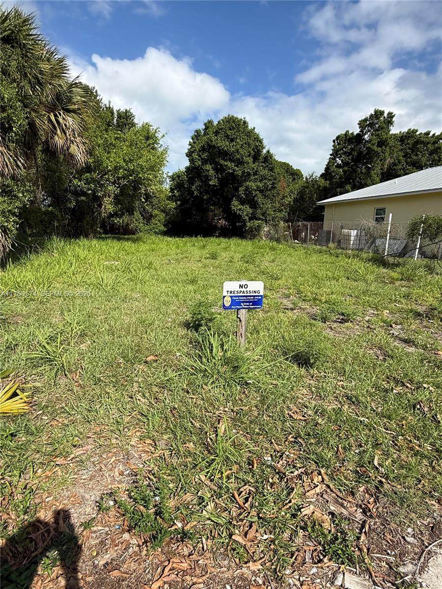 712 22nd St - Photo 1