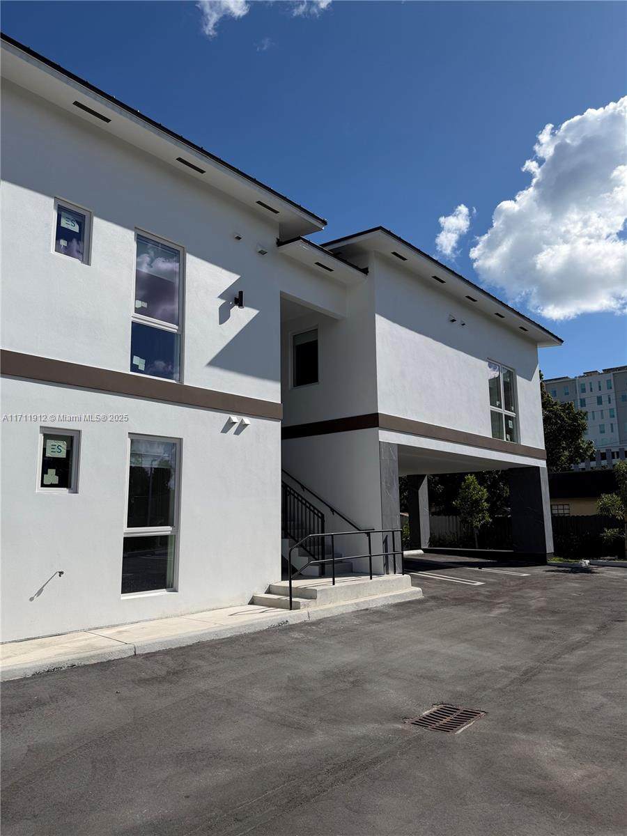 210 10th St - Photo 1