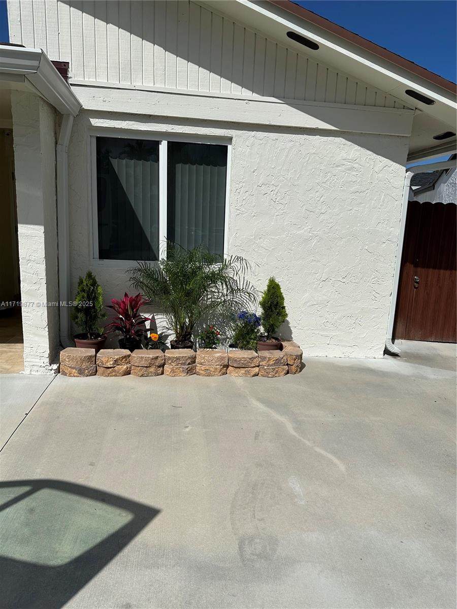 2021 105th Ct - Photo 1