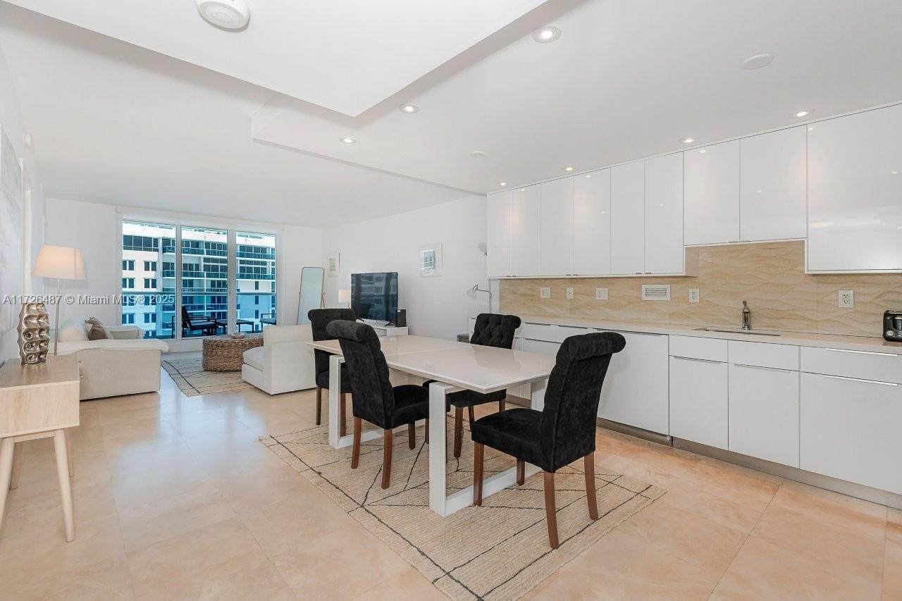 2301 Collins Ave - Photo 1