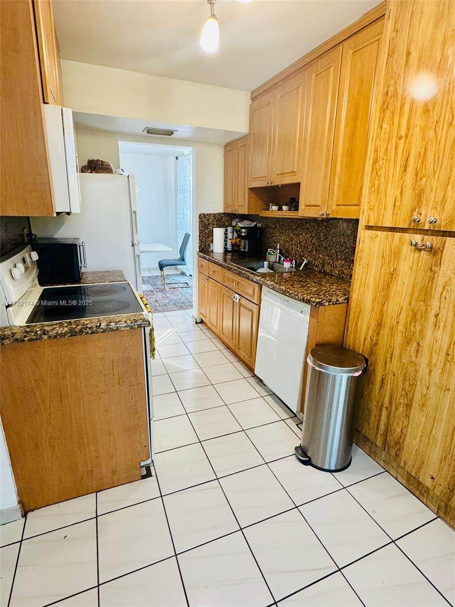 11780 18th St - Photo 1