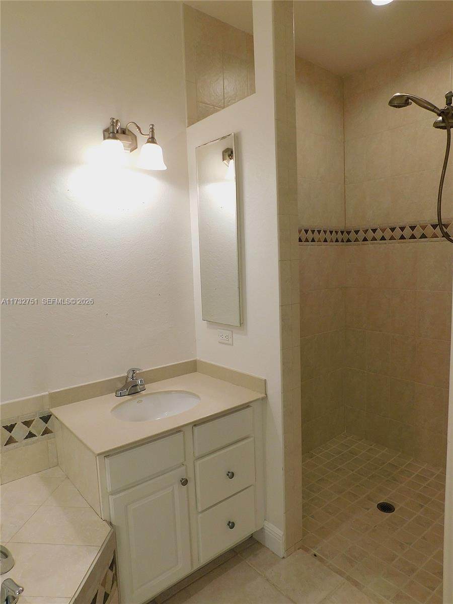 https://bt-photos.global.ssl.fastly.net/miami/1280_boomver_2_A11732751-2.jpg