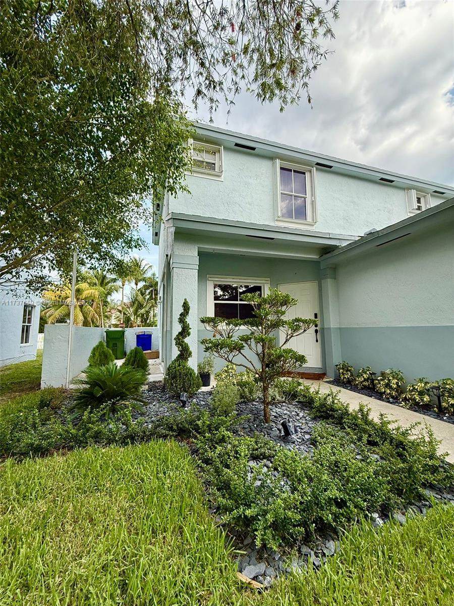201 207th Ave - Photo 1