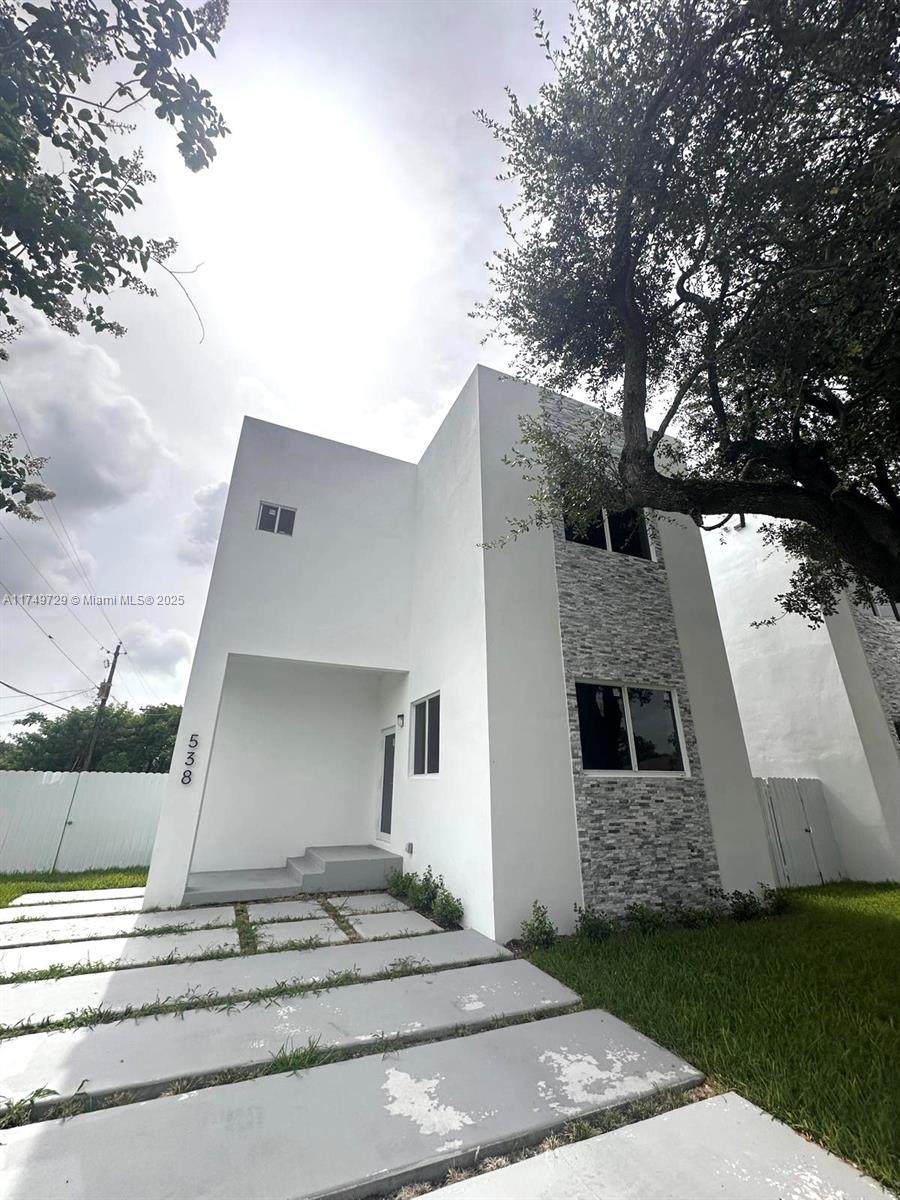 538 17th Ave - Photo 1