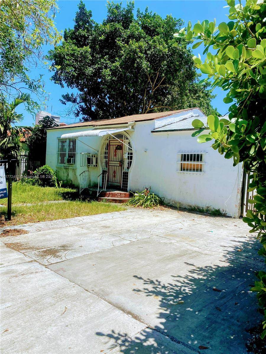 536 74th St - Photo 1