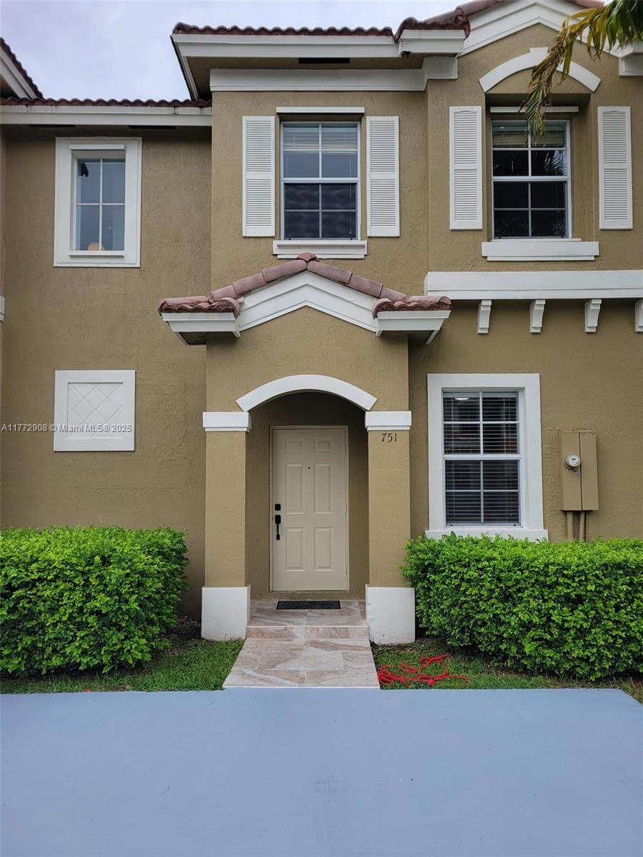 751 2nd St - Photo 1