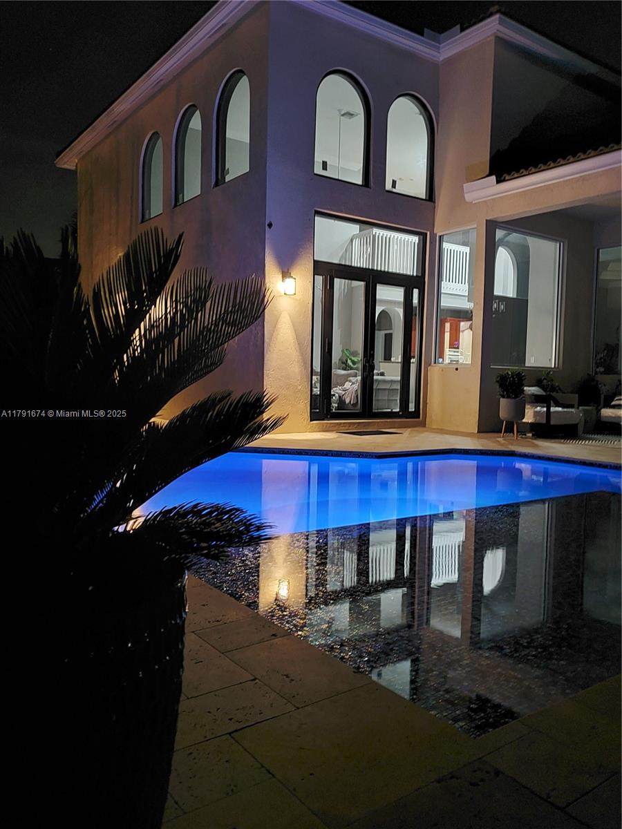 https://bt-photos.global.ssl.fastly.net/miami/1280_boomver_1_A11791674-2.jpg